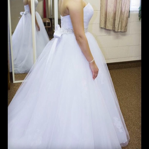 Wedding Dress - Picture 3 of 8
